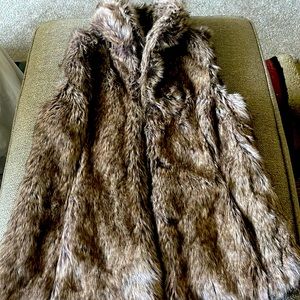 Faux fur sleeveless jacket by Coffeeshop